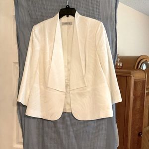 Gorgeous off-white KASPER jacket, worn once to a wedding. Lightweight, comfy.